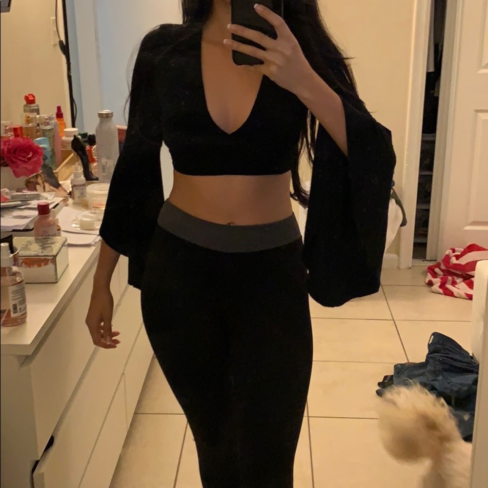 Black bell sleeve crop top